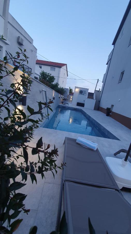 Apartment Villa Rina- Heated Salt Water Pool Kaštela Extérieur photo
