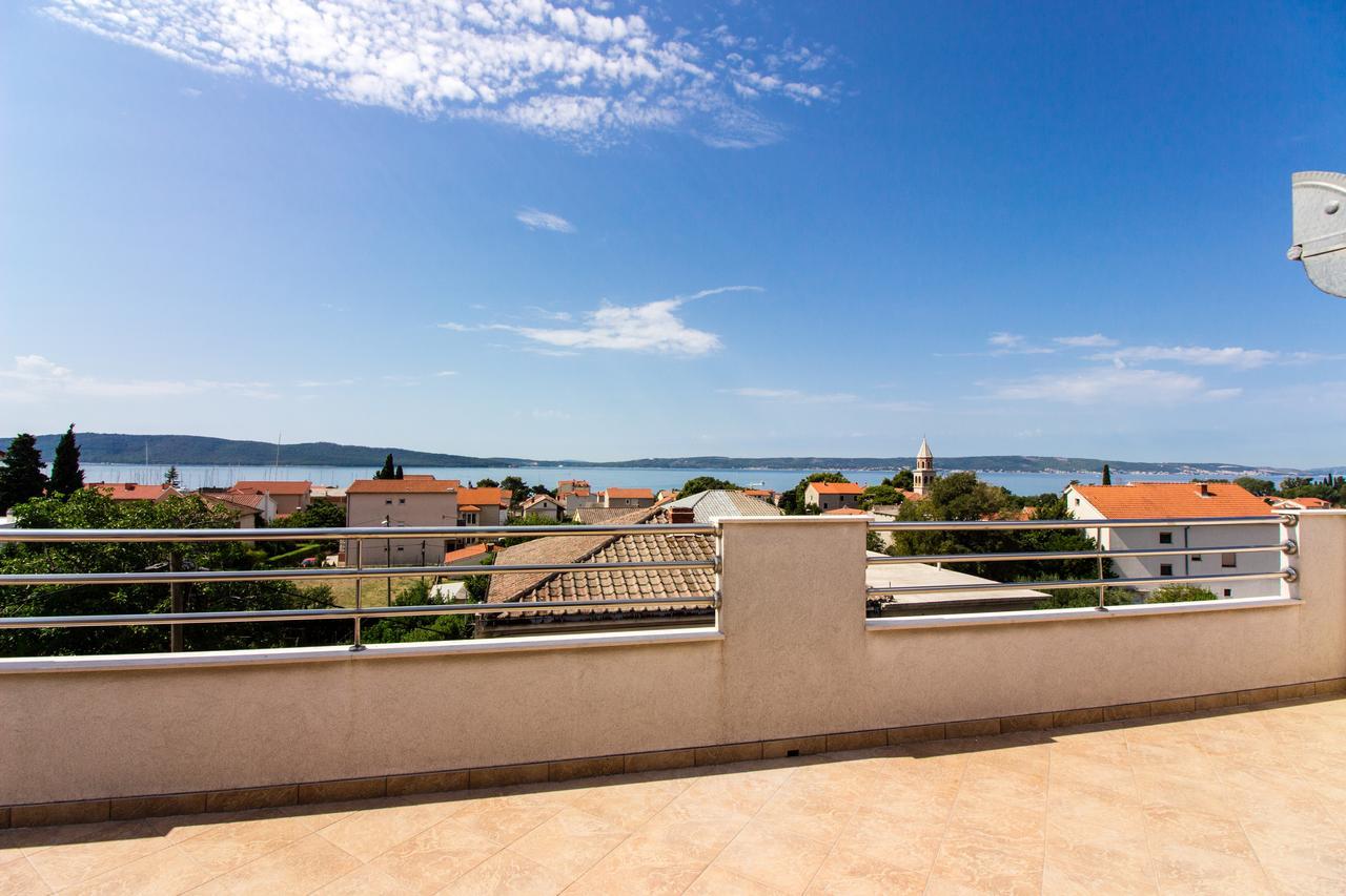 Apartment Villa Rina- Heated Salt Water Pool Kaštela Extérieur photo
